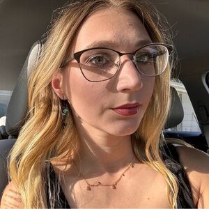 Meet your Posher, Azra